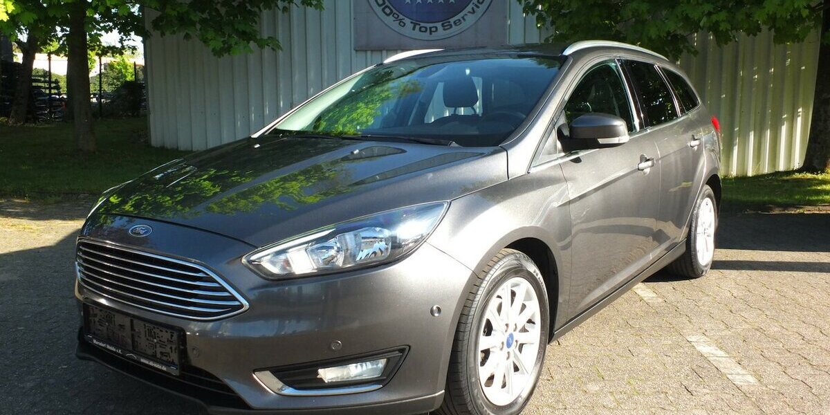 Ford Focus TITANIUM NAVI KLIMAAUTOMATIK EINPARKHILFE 134.288 km 7.798 &euro; Köln 50858