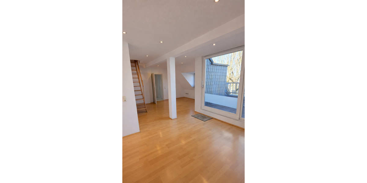 Dachgeschoßwohnung Düsseldorf Stadtbezirk 8 - 2.5 Zimmer, 84 m&sup2;, 1.190&euro; | Angebot:25860109