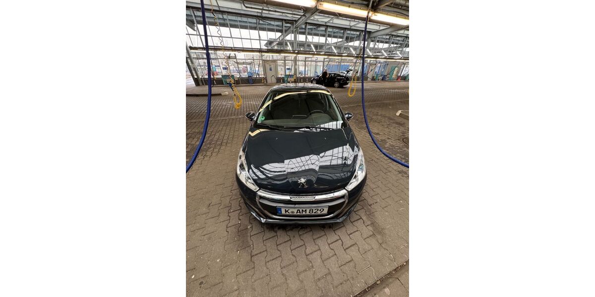 Peugeot 208 145.000 km 6.500 &euro; Köln 50829