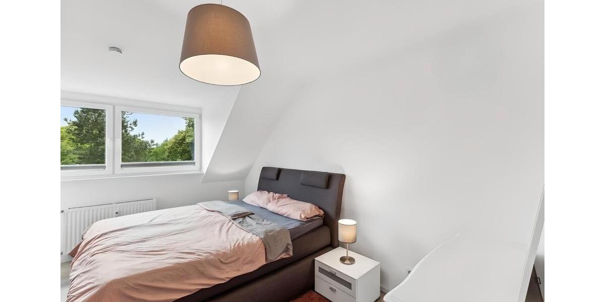 Dachgeschoßwohnung Düsseldorf Stadtbezirk 6 - 2.5 Zimmer, 64 m&sup2;, 1.500&euro; | Angebot:26003661