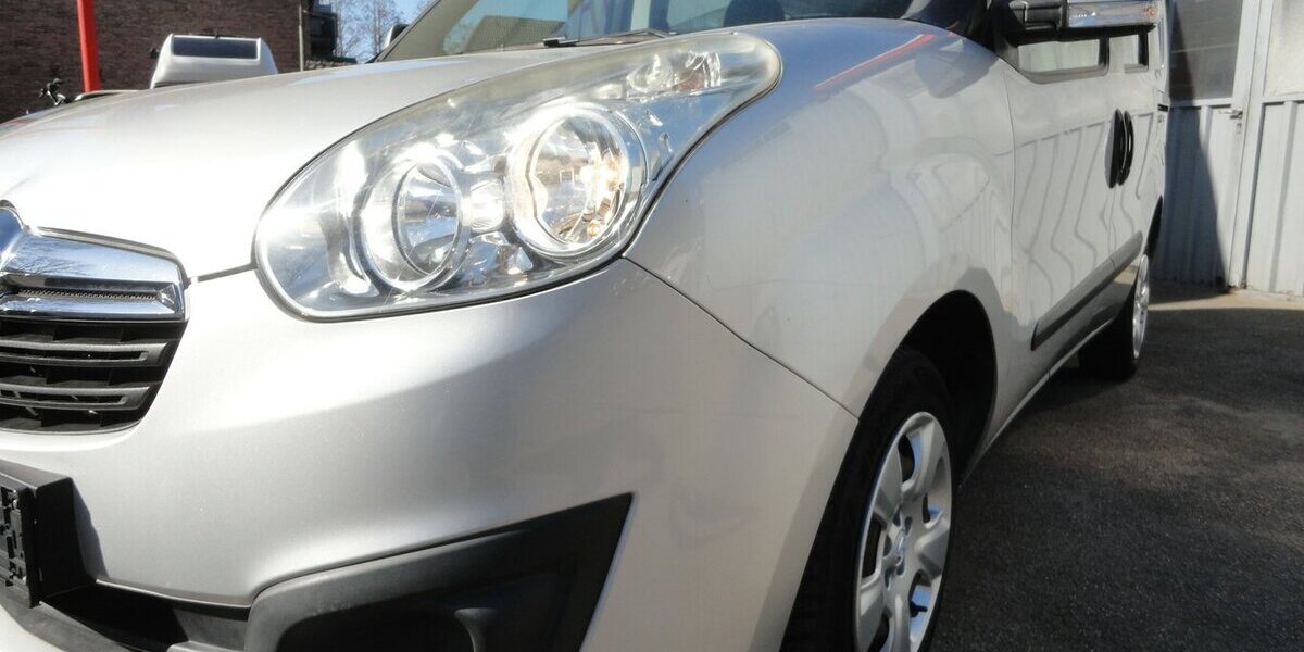 Opel Combo Edition 1,6 d Klima PDC SHZ AHK 5Sitzer 124.000 km 6.390 &euro; Neuss 41462