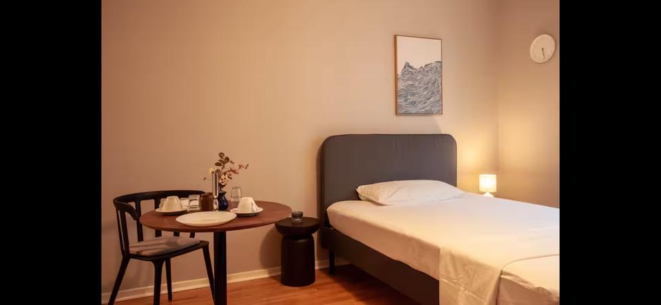 Etagenwohnung Düsseldorf Stadtbezirk 3 - 1 Zimmer, 30 m&sup2;, 1.080&euro; | Angebot:25993006