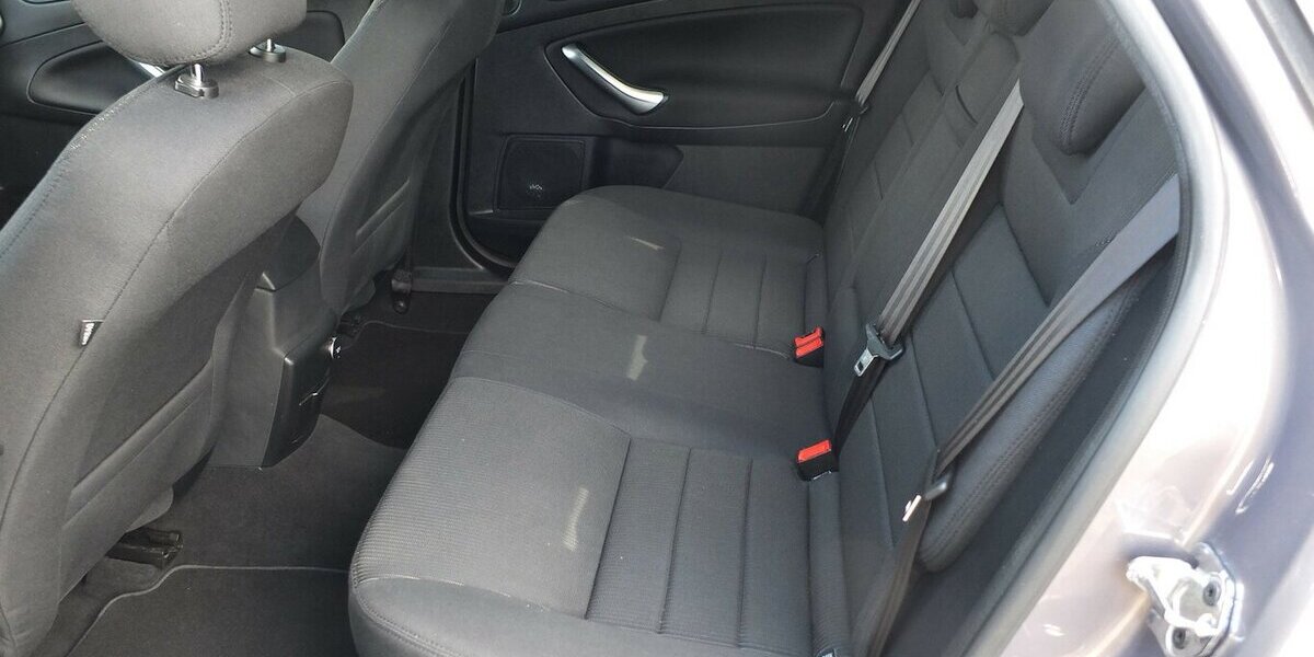 Ford Mondeo 2.0TDCi BUSINESS NAVI XENON PDC AHK BLUETOO 143.215 km 9.908 &euro; Köln 50858