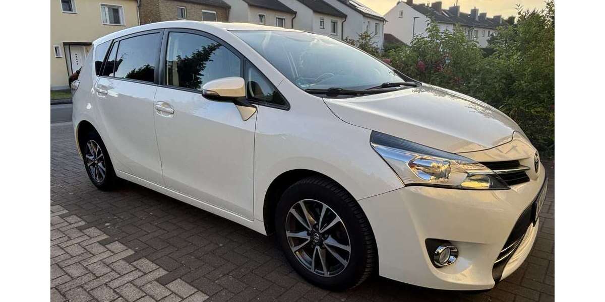 Toyota Verso 103.500 km 9.500 &euro; Düsseldorf, Stadt 40625