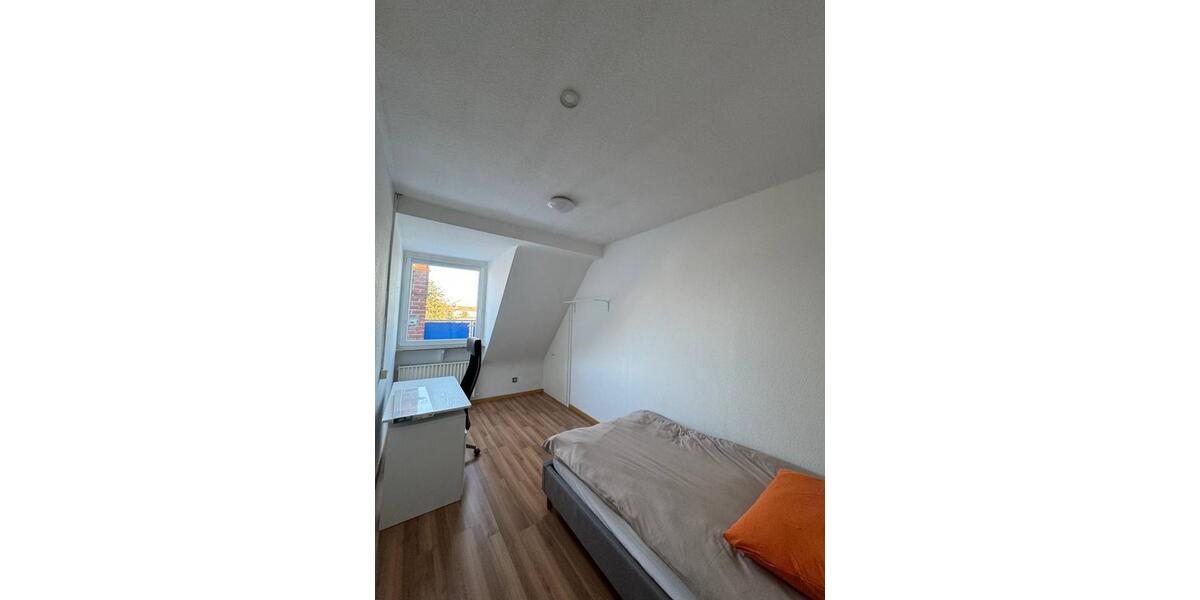 Dachgeschoßwohnung Düsseldorf Stadtbezirk 8 - 1 Zimmer, 9 m&sup2;, 525&euro; | Angebot:25840820