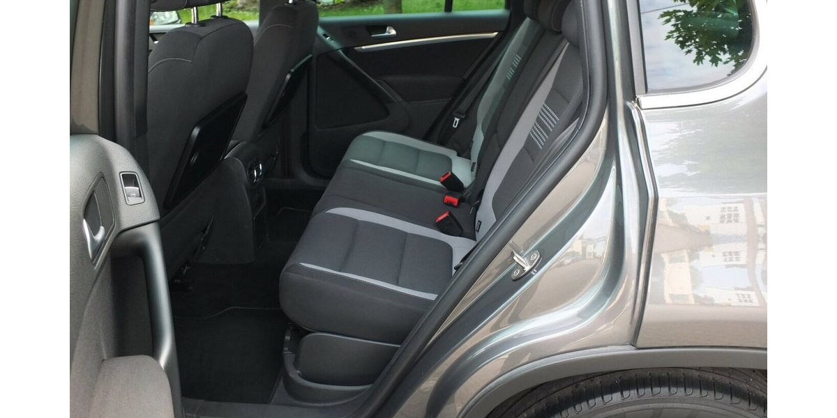 VW Tiguan LIFE BMT NAVI AHK PARKPILOT SHZ BLUETOOTH 124.710 km 12.304 &euro; Köln 50858