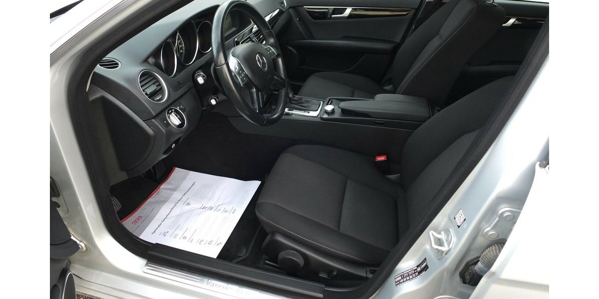 Mercedes-Benz C 180 T CGI BE AUTOM NAVI AHK PARCTRONIC SHZ 149.785 km 11.908 &euro; Köln 50858