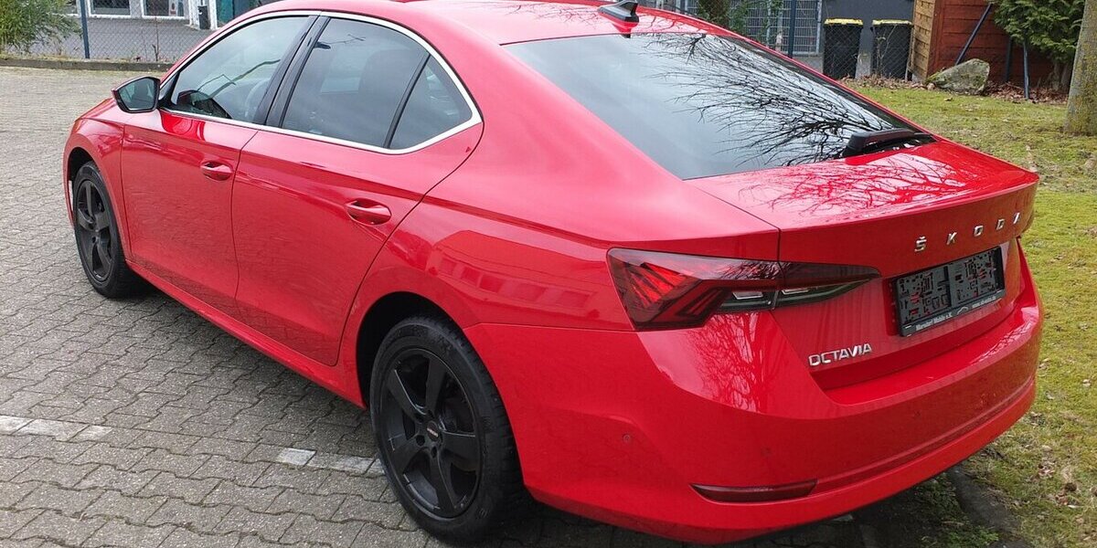Skoda Octavia KUNDENAUFTRAG: STYLE NAVI BLUETOOTH PARKPI 53.254 km 18.998 &euro; Köln 50858