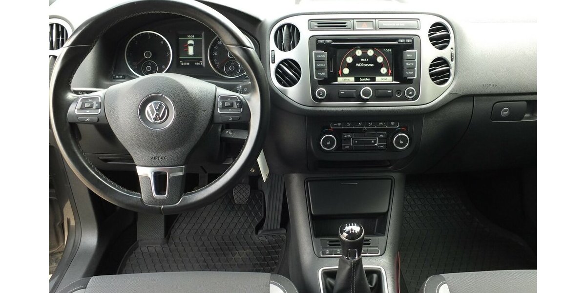 VW Tiguan LIFE BMT NAVI AHK PARKPILOT SHZ BLUETOOTH 124.710 km 12.304 &euro; Köln 50858