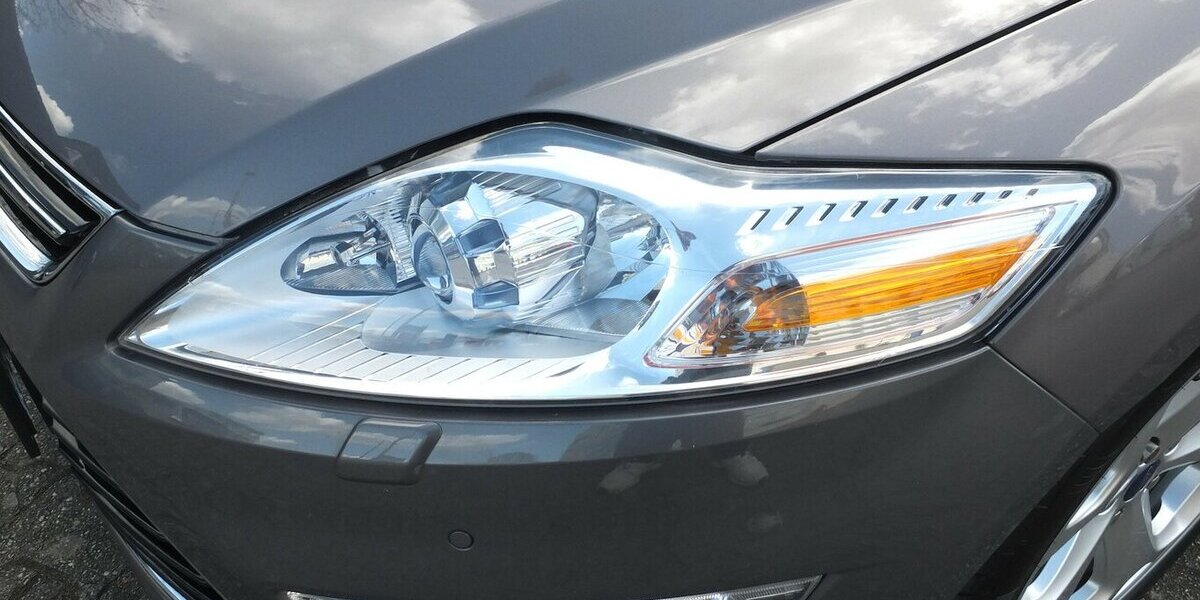 Ford Mondeo 2.0TDCi BUSINESS NAVI XENON PDC AHK BLUETOO 143.215 km 9.908 &euro; Köln 50858