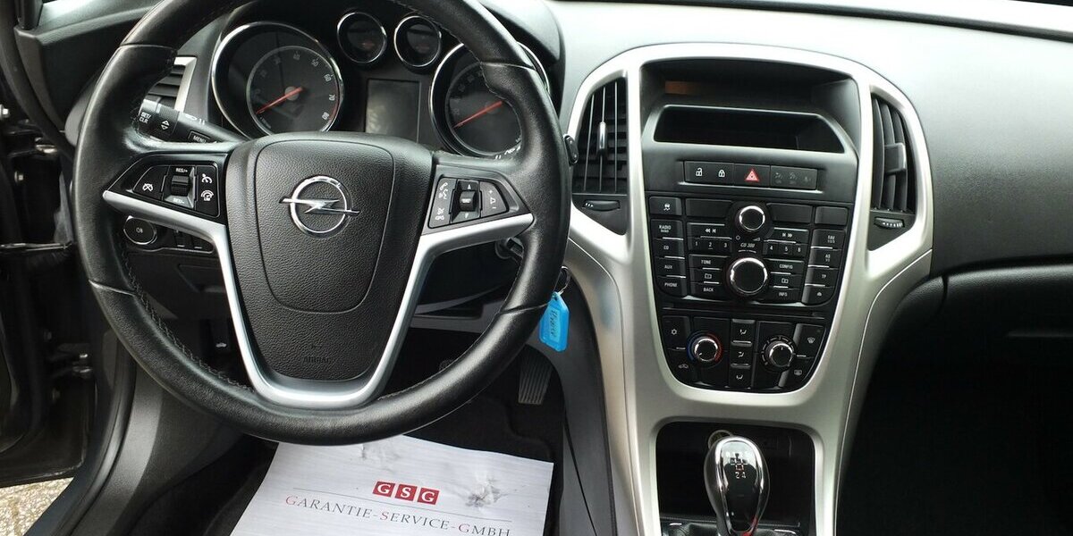 Opel Astra ACTIVE KLIMAANLAGE 17 ZOLL LMF TEMPOMAT 92.855 km 7.250 &euro; Köln 50858