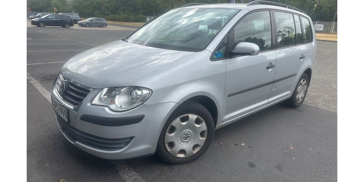 VW Touran 304.000 km 2.699 &euro; Düsseldorf 40231