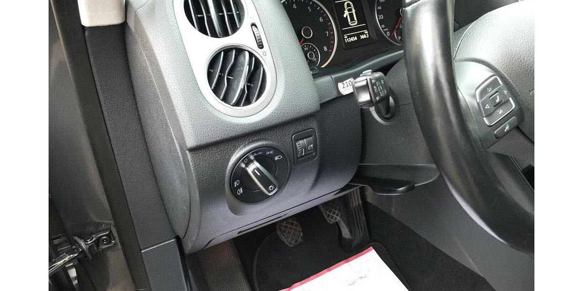 VW Tiguan TEAM orig.ATM ca 52 tkm XENON AHK PARKPILOT 112.432 km 9.698 &euro; Köln 50858