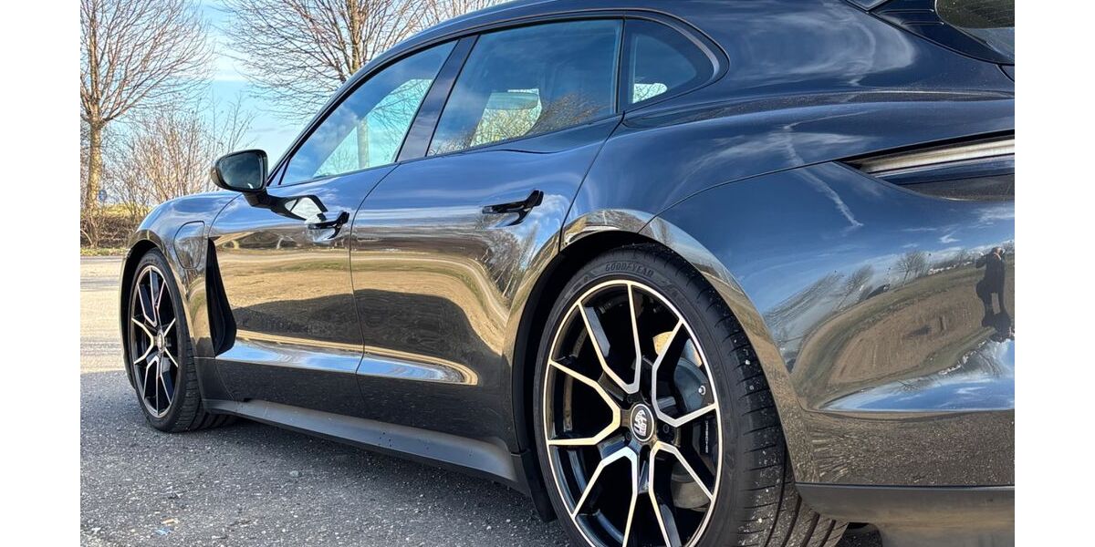 Porsche Taycan 12.000 km 65.900 &euro; Bergheim 50129