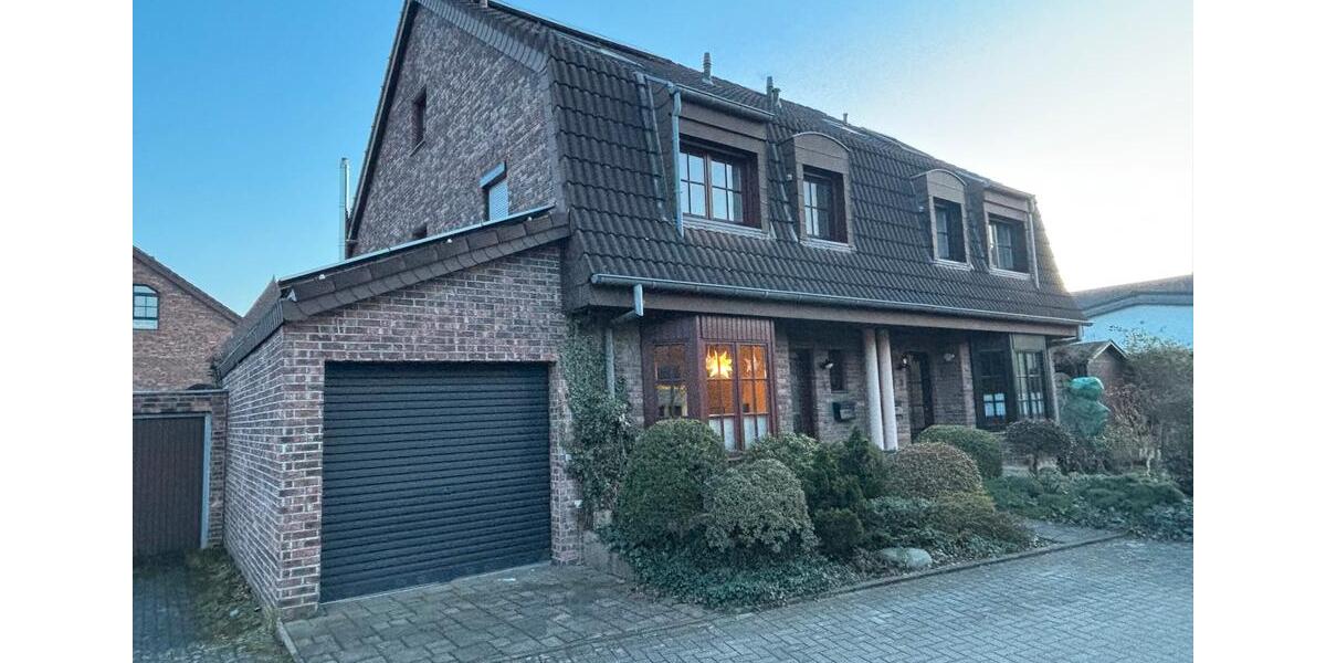 Doppelhaushälfte Pulheim - 4 Zimmer, 168 m&sup2;, 2.352&euro; | Angebot:26602888