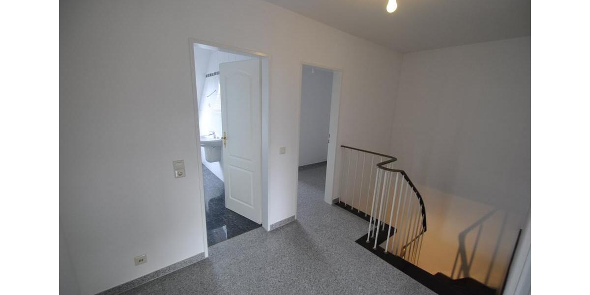 Dachgeschoßwohnung Köln Porz - 2 Zimmer, 63 m&sup2;, 239.000&euro; | Angebot:25987835