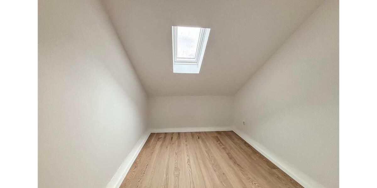 Dachgeschoßwohnung Düsseldorf Stadtbezirk 5 - 3 Zimmer, 68 m&sup2;, 1.120&euro; | Angebot:26689640