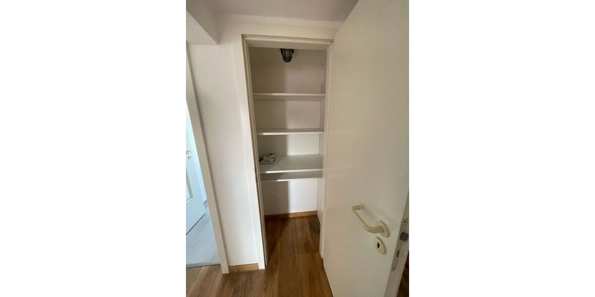 Provisionsfrei* SOFORT FREI! Rhein-nah - 2-Zm Penthouse Oberkassel - renoviert, Klimaanlage Einbauküche 55m² - Einfamilienhaus Düsseldorf Oberkassel | Angebot:25926108