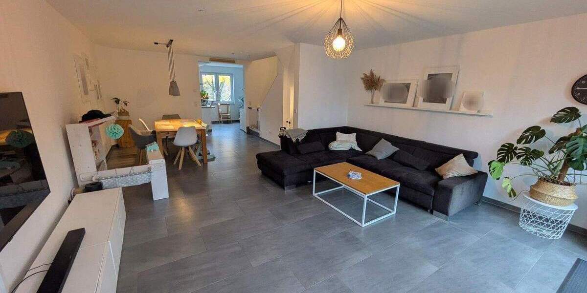 Reihenmittelhaus Leverkusen Lützenkirchen - 6 Zimmer, 174 m&sup2;, 555.000&euro; | Angebot:25798466