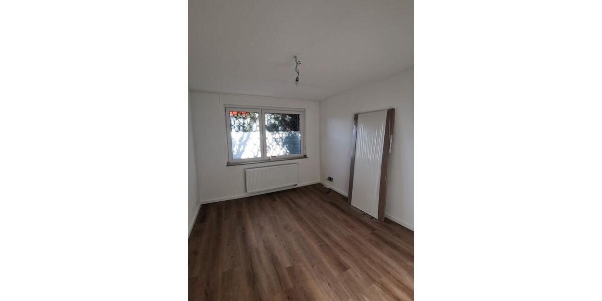 Erdgeschoßwohnung Hilden - 7 Zimmer, 155 m&sup2;, 2.050&euro; | Angebot:26013823