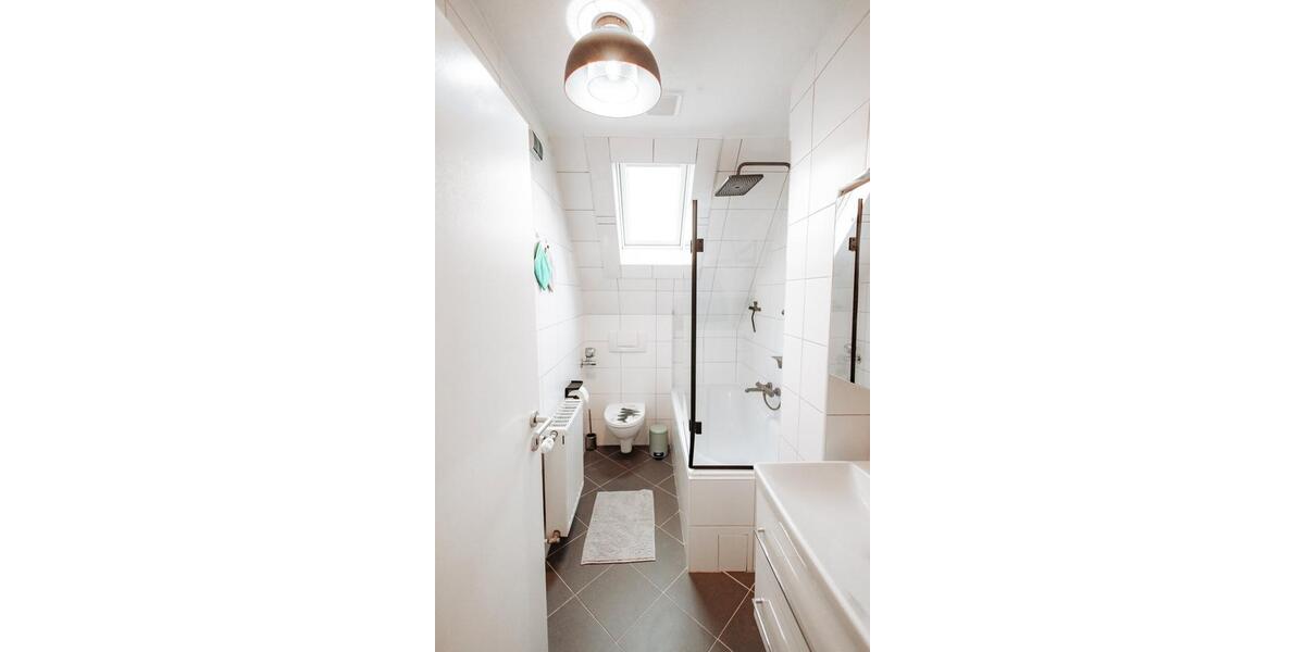 Dachgeschoßwohnung Neuss Augustinusviertel - 2.5 Zimmer, 67 m&sup2;, 1.100&euro; | Angebot:25968665