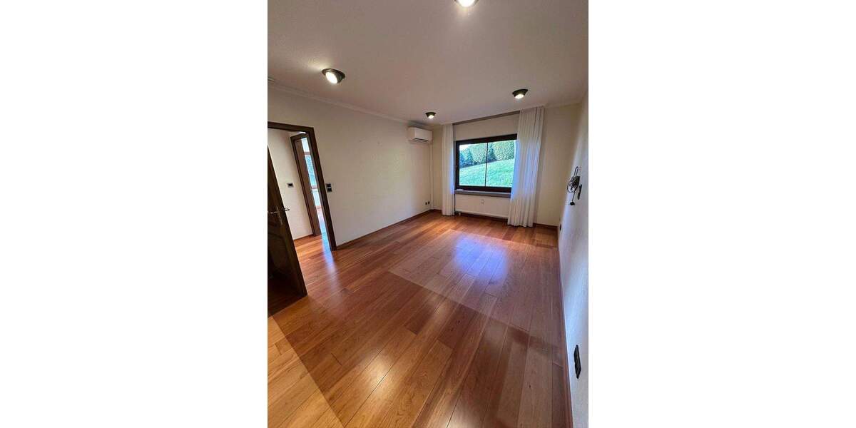 Bungalow Solingen Gräfrath - 6 Zimmer, 236 m&sup2;, 675.000&euro; | Angebot:25755949