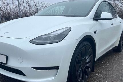 Tesla Model Y 42.995 km 38.900 &euro; Düsseldorf 40239