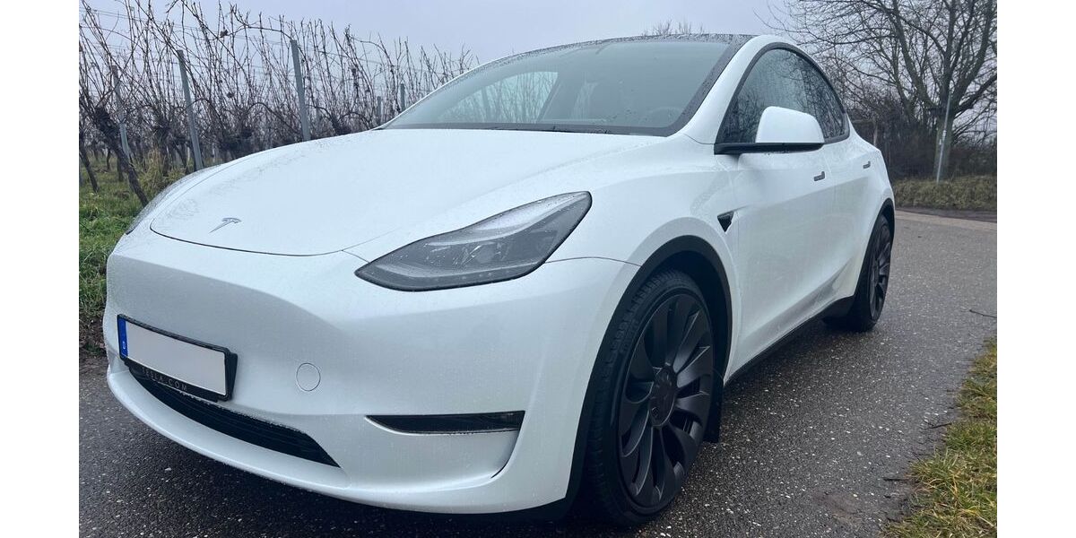 Tesla Model Y 42.995 km 38.900 &euro; Düsseldorf 40239