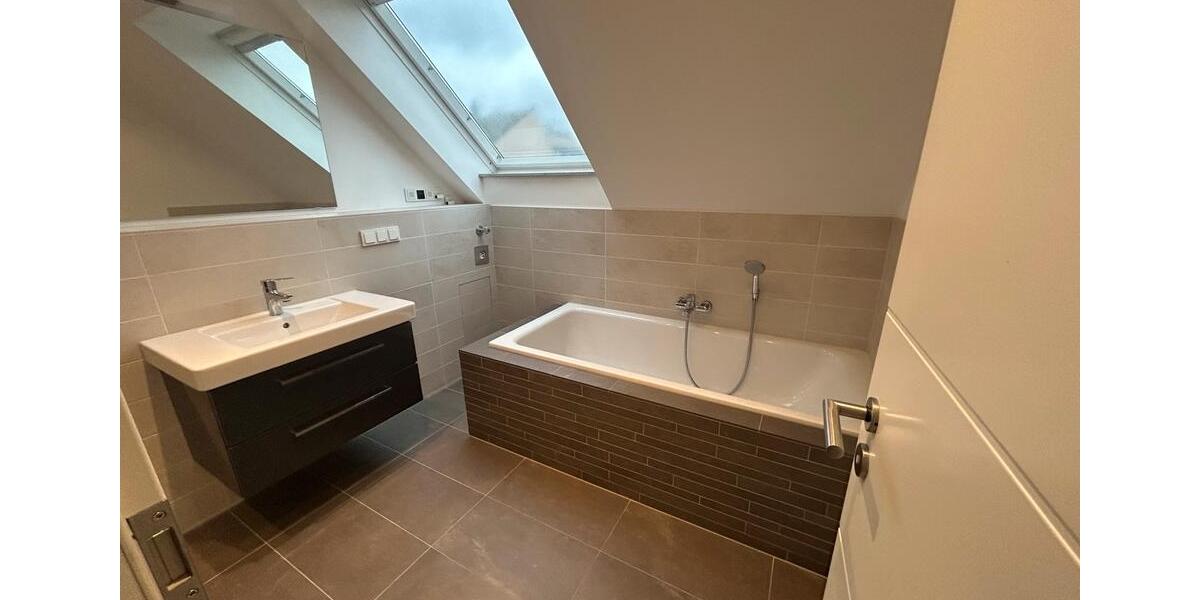 Dachgeschoßwohnung Solingen Burg - 3 Zimmer, 103 m&sup2;, 305.000&euro; | Angebot:25027377