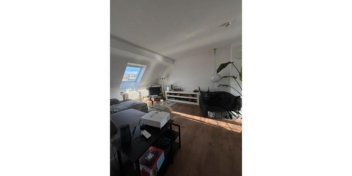Dachgeschoßwohnung Köln Nippes - 3 Zimmer, 120 m&sup2;, 1.750&euro; | Angebot:26695577