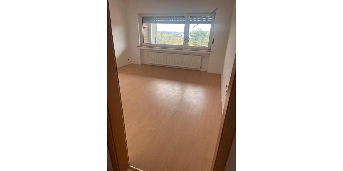 Etagenwohnung Wermelskirchen - 3 Zimmer, 101 m&sup2;, 1.200&euro; | Angebot:26400653