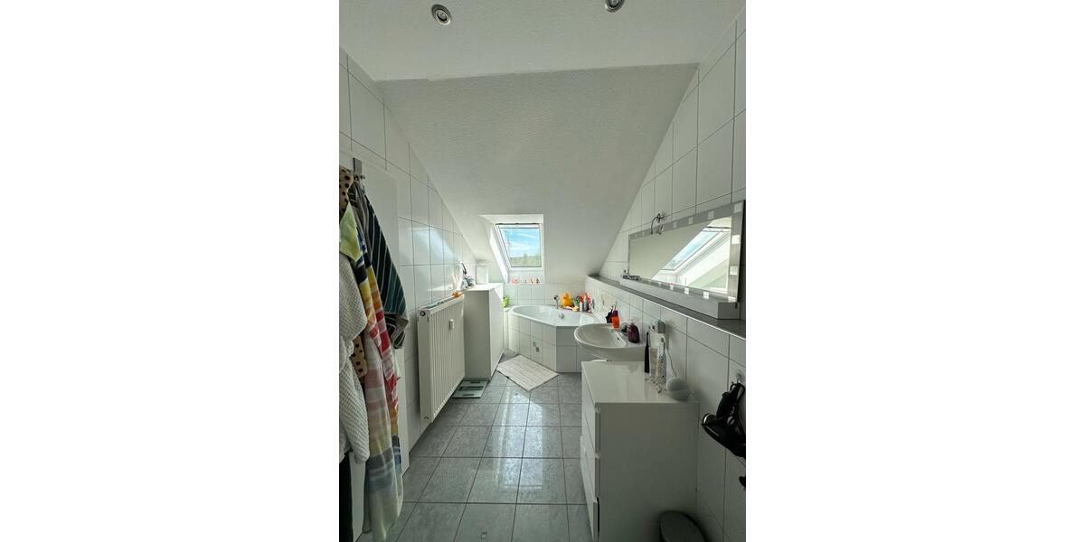 Dachgeschoßwohnung Solingen Burg - 4 Zimmer, 134 m&sup2;, 410.000&euro; | Angebot:26669530