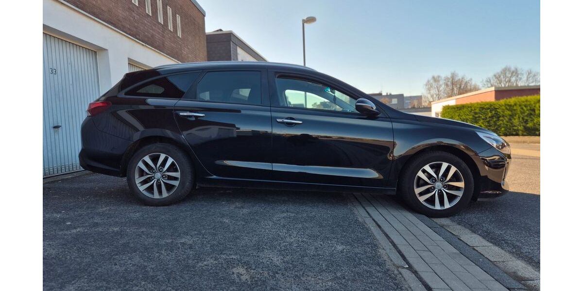 Hyundai i30 123.000 km 9.800 &euro; Remscheid 42853