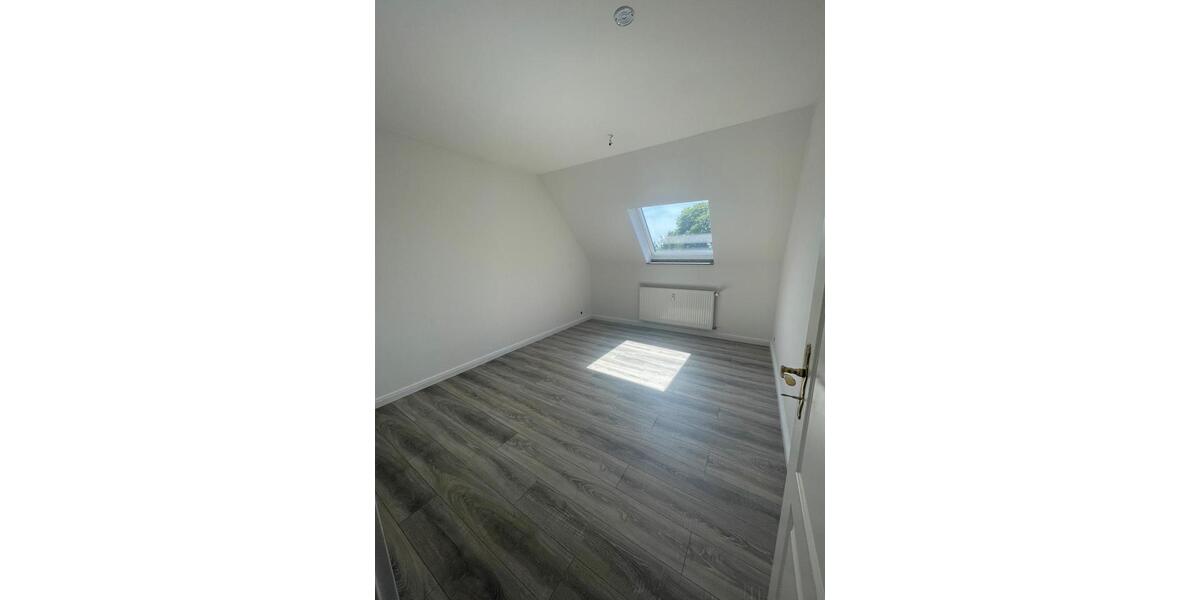 Dachgeschoßwohnung Köln Porz - 2 Zimmer, 63 m&sup2;, 239.000&euro; | Angebot:25987835