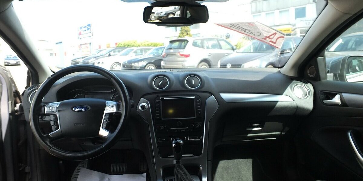 Ford Mondeo 2.0TDCi BUSINESS NAVI XENON PDC AHK BLUETOO 143.215 km 9.908 &euro; Köln 50858