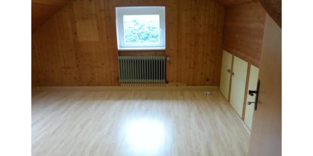 Maisonettenwohnung Solingen - 5 Zimmer, 125 m&sup2;, 1.200&euro; | Angebot:25395111