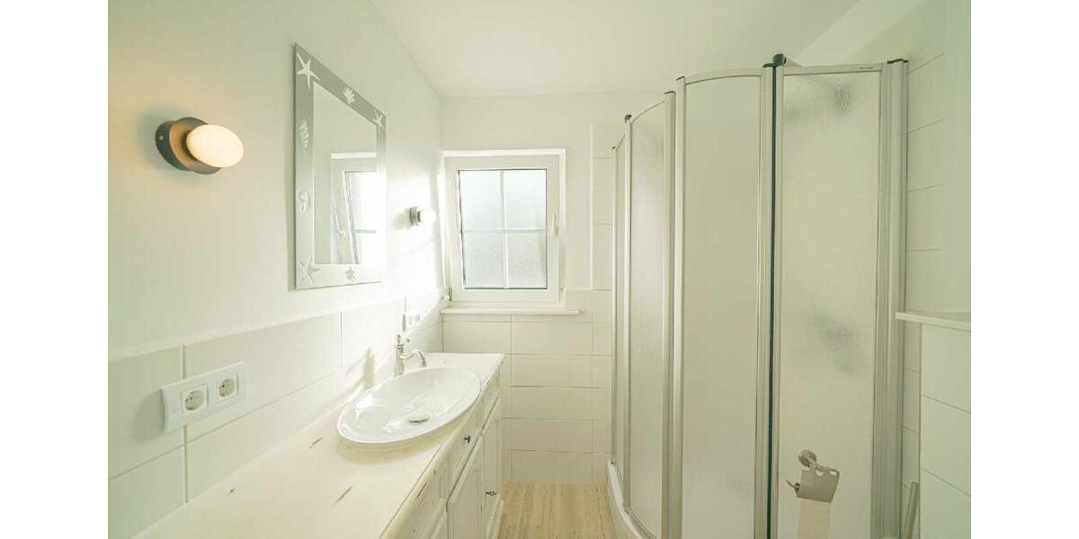 Einfamilienhaus Ratingen Tiefenbroich - 5 Zimmer, 220 m&sup2;, 2.500&euro; | Angebot:24815445