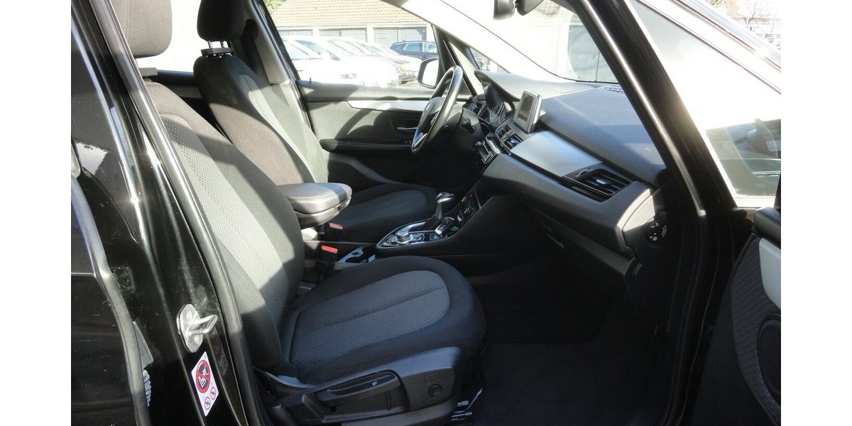 BMW 218 Active Tourer Autom Navi LED Klimatr.PDC SHZ 112.000 km 11.999 &euro; Neuss 41462