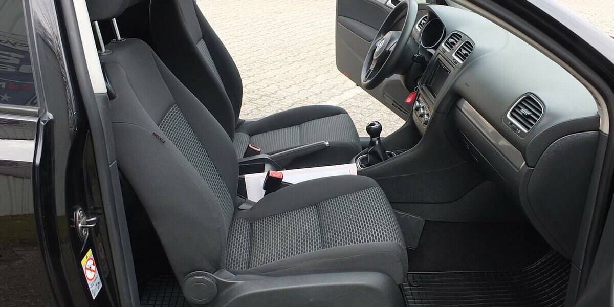 VW Golf 1.4i TRENDLINE KLIMAANLAGE SPORT-LMF SHZ 132.895 km 6.298 &euro; Köln 50858