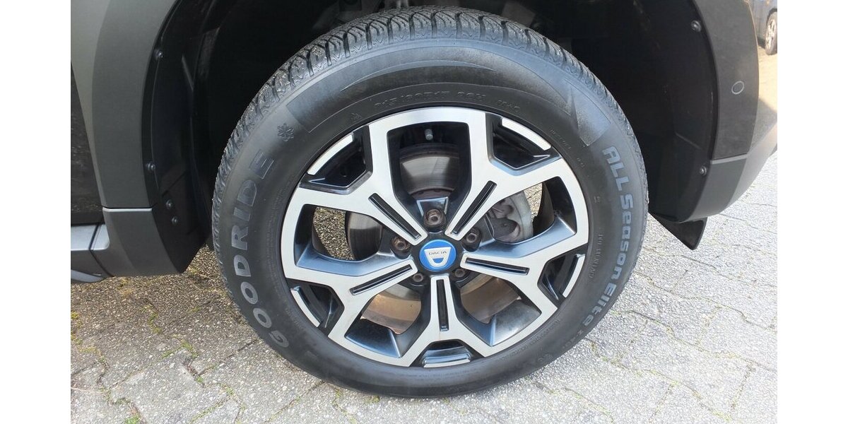 Dacia Duster II CELEBRATION HYBRID NAVI KAMERA 17 ZOLL 63.155 km 12.704 &euro; Köln 50858