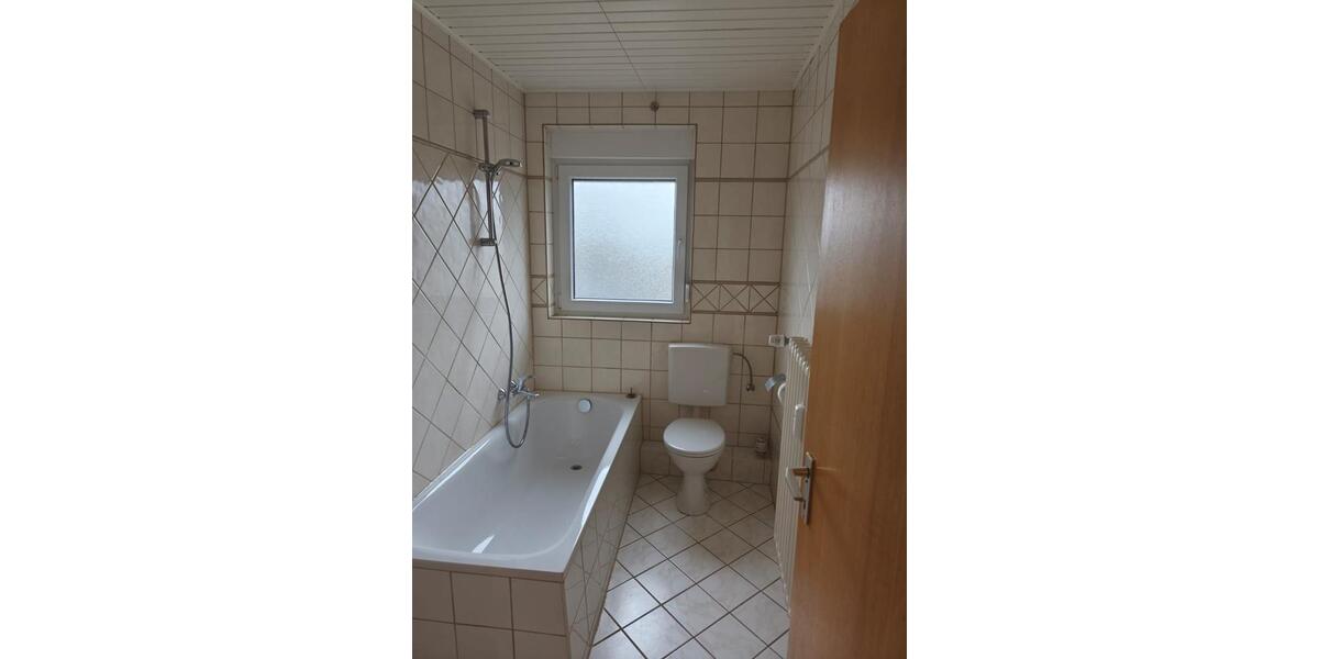 Dachgeschoßwohnung Neuss Holzheim - 3 Zimmer, 75 m&sup2;, 850&euro; | Angebot:25942582