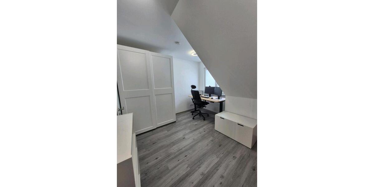 Dachgeschoßwohnung Leichlingen (Rheinland) - 3 Zimmer, 95 m&sup2;, 1.800&euro; | Angebot:26692780