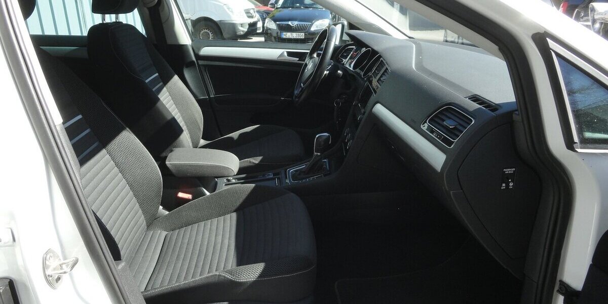 VW Golf Cup 1,4 BMT, DGS, Klimatr.SHZ.PDC V+H 147.000 km 10.950 &euro; Neuss 41462