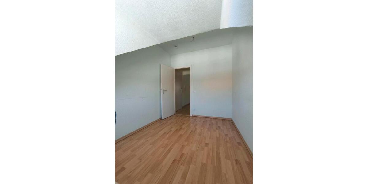 Dachgeschoßwohnung Düsseldorf Stadtbezirk 9 - 3 Zimmer, 65 m&sup2;, 650&euro; | Angebot:26688510
