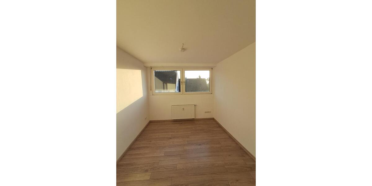 Dachgeschoßwohnung Odenthal - 3 Zimmer, 99 m&sup2;, 1.485&euro; | Angebot:25646362
