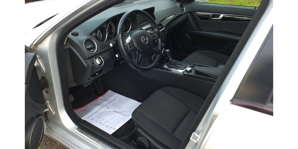 Mercedes-Benz C 180 T CGI BE AUTOM NAVI AHK PARCTRONIC SHZ 149.785 km 11.908 &euro; Köln 50858