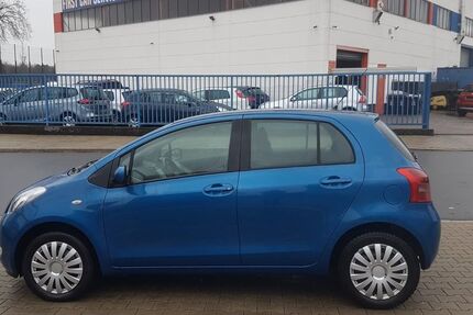 Toyota Yaris 149.556 km 3.299 &euro; Düsseldorf 40599