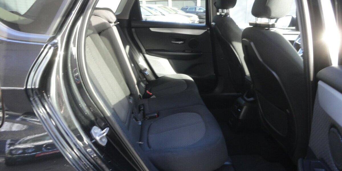 BMW 218 Active Tourer Autom Navi LED Klimatr.PDC SHZ 112.000 km 11.999 &euro; Neuss 41462