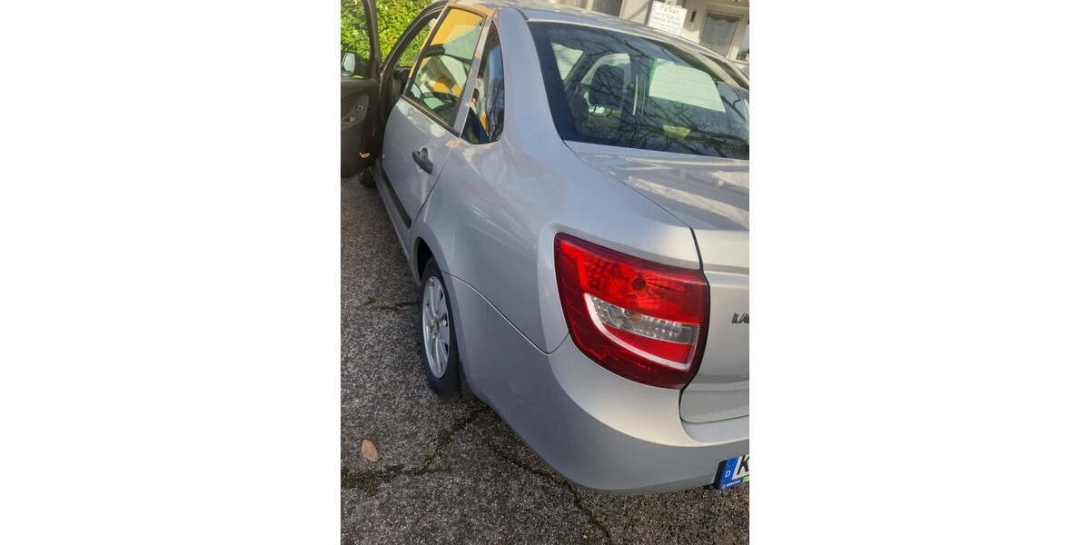 Lada Granta 140.335 km 2.200 &euro; Köln 50667
