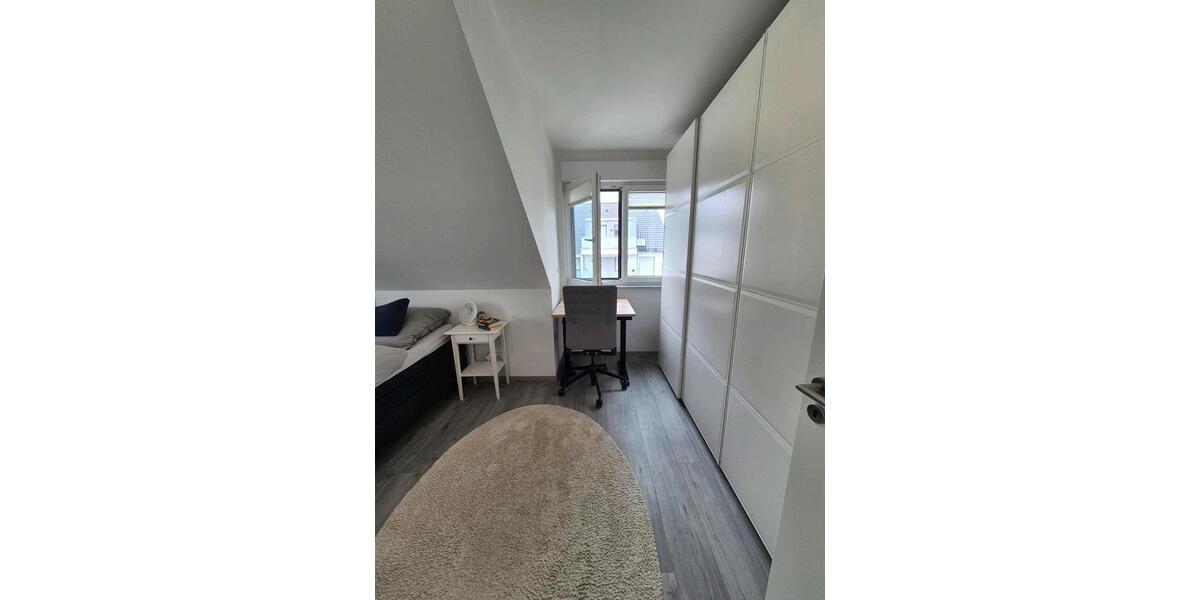 Dachgeschoßwohnung Leichlingen (Rheinland) - 3 Zimmer, 95 m&sup2;, 1.800&euro; | Angebot:26692780